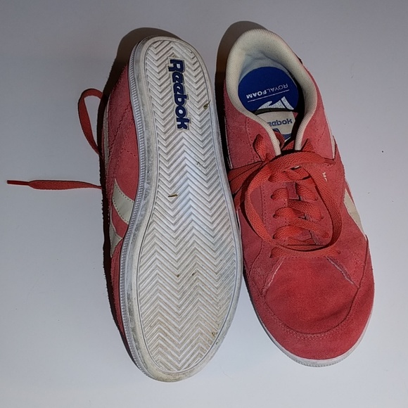 Coral suede Reebok tennis shoes - Picture 4 of 4